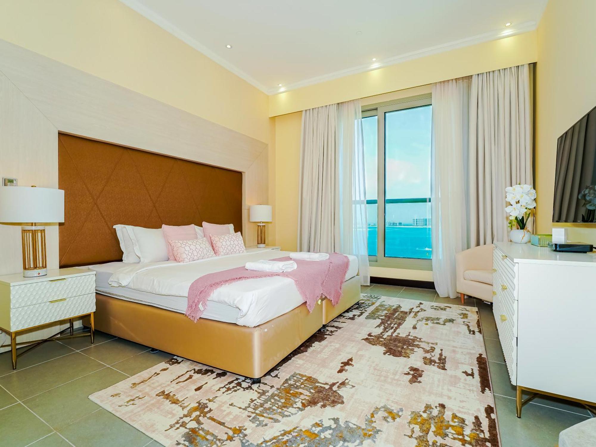 Beachfront 3br Maid With Pool & Sea Views Апартаменти *